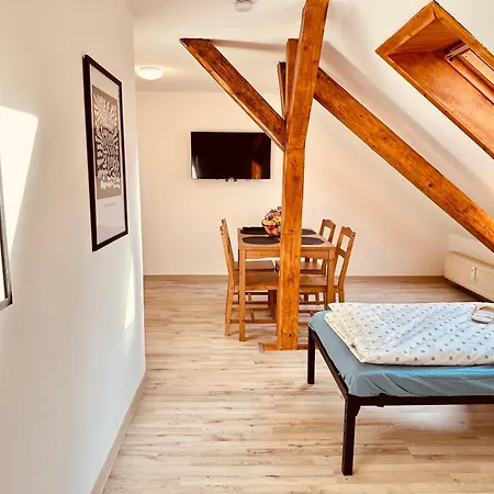 Im Zentrum - Naehe Restaurant & Waschsalon - Wlan, Parkplatz, Bad & Mehr 公寓