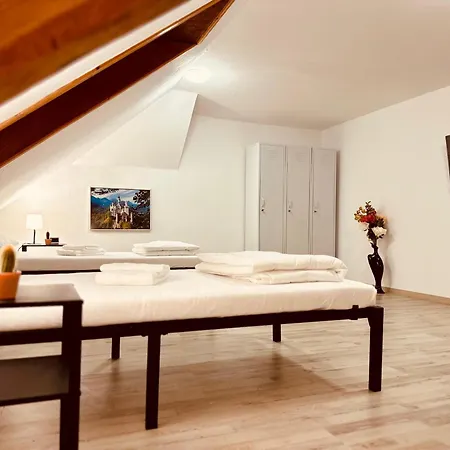 Im Zentrum - Naehe Restaurant & Waschsalon - Wlan, Parkplatz, Bad & Mehr Apartamento
